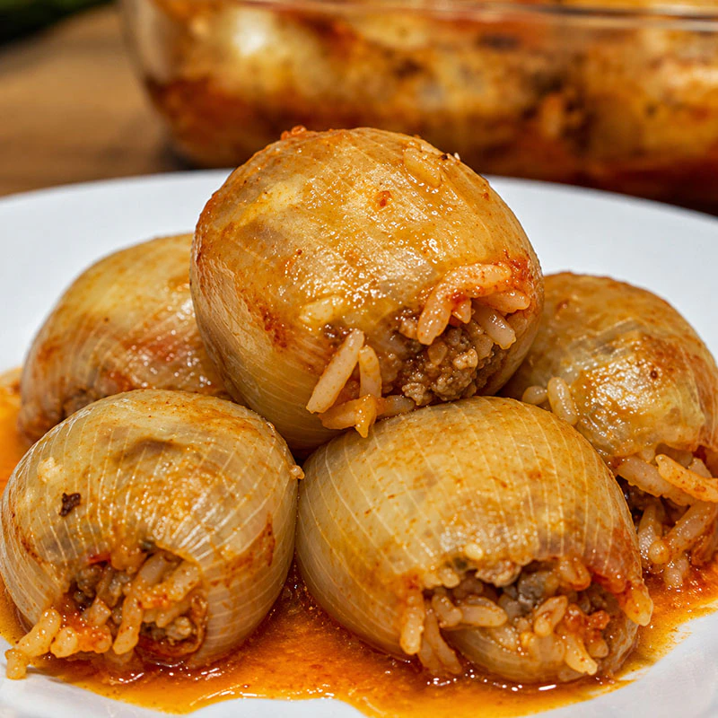 Фаршированный лук с мясом и рисом в духовке